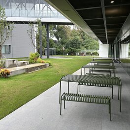Lo spazio esterno della nuova mensa aziendale della sede di Böllhoff a Wuxi, in Cina