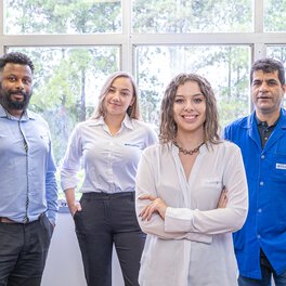 two male Böllhoff employees and two female Böllhoff employees look into the camera