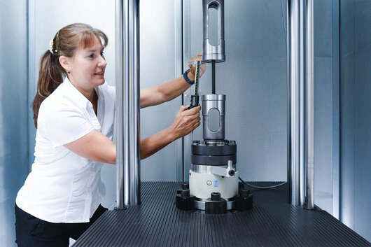 An employee of the test laboratory during a test run