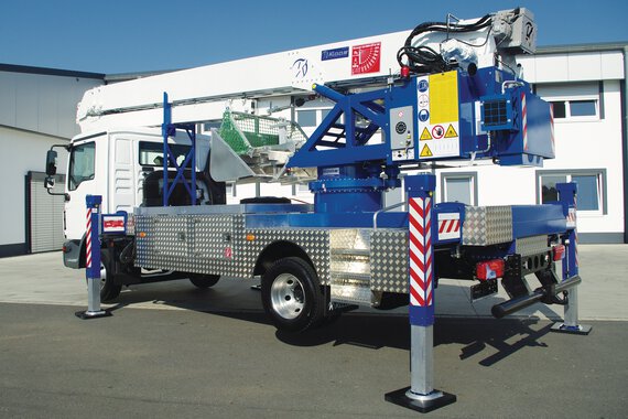 Klaas truck crane with slew ring.
