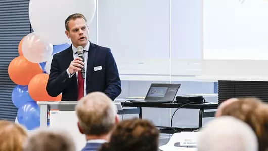 Prof. Dr Ingo Ballschmieter from Bielefeld University of Applied Sciences and Arts during his keynote speech at the opening of the new Bildungscampus Böllhoff training and further education centre in Bielefeld.