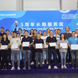 34 employees of Böllhoff China are honoured for 5 years of service at the family day in Wuxi (China) in mid-September 2023.