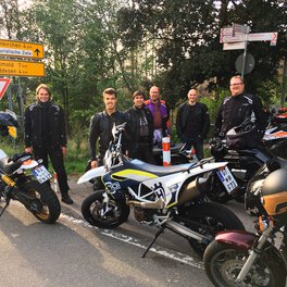 Photo d’employé(e)s de Böllhoff sur des motos