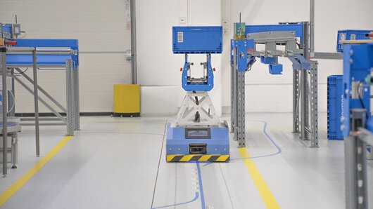 An automated guided vehicle system transports parts through Böllhoff’s assembly manufacturing at the headquarters in Bielefeld.