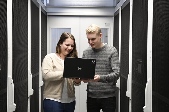 Photo of two Böllhoff apprentices with a laptop in the server room