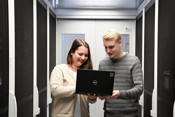 Photo of two Böllhoff apprentices with a laptop in the server room