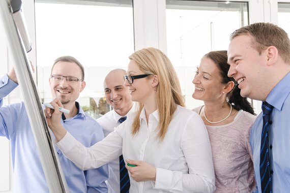 Group photo of Böllhoff employees in front of a flip chart