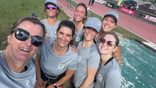 Eine Gruppe Böllhoff Mitarbeiterinnen aus Frankreich beim Spendenlauf „La Savoie Court pour Handisport“ in La Ravoire.
