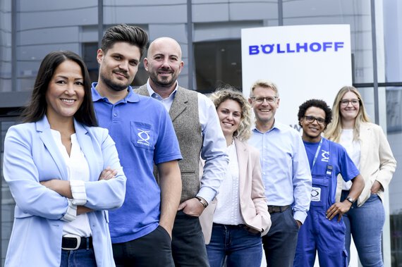 Team photo of Böllhoff employees