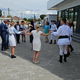 Singing and dancing at the 25th anniversary celebrations of Böllhoff in Romania.