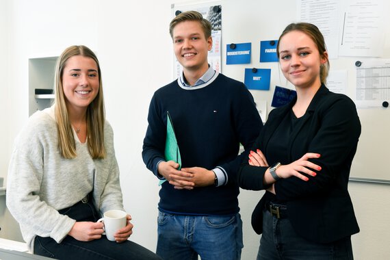 Photo of three Böllhoff apprentices