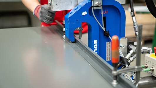 robust and flexible self-pierce riveting system for modern sign manufacturing