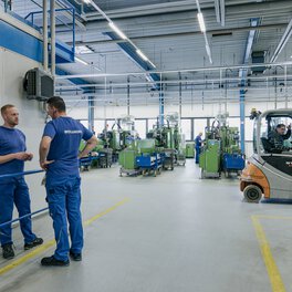 Ein Blick in die Produktionshalle von Böllhoff am Standort in Sonnewalde