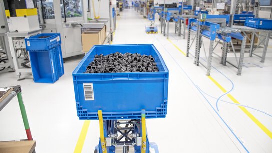 An automated guided vehicle system transports a container with connecting elements through the Böllhoff assembly manufacturing at the Bielefeld location.