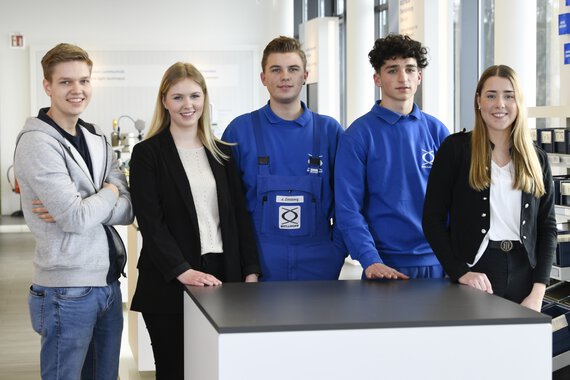 Photo of five Böllhoff apprentices in different disciplines