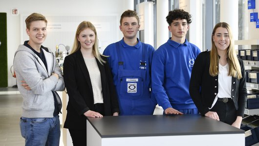 Photo of five Böllhoff apprentices in different disciplines