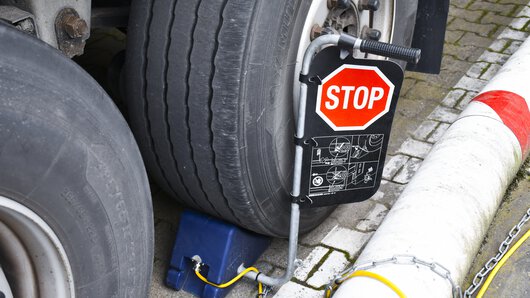 Wheel chocks are a simple and effective tool for securing trucks. The electronic version now makes this tool even safer.