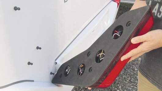 The rear lights of the Bürstner IXEO I 736 are removed with the aid of SNAPLOC® plug-in connections