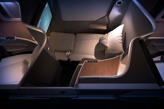 Imagen de un asiento de clase business de RECARO iluminado