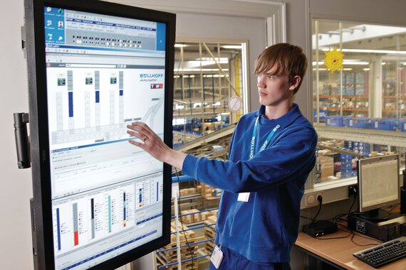 Photo of a Böllhoff apprentice at a touch screen