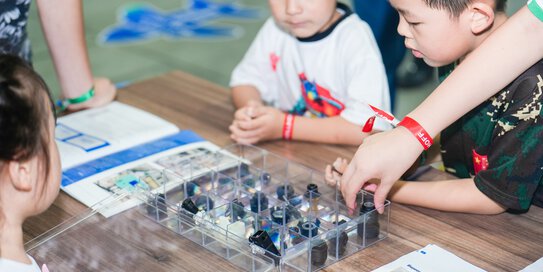 Several employees’ children test Böllhoff fasteners at the family day in Wuxi, China