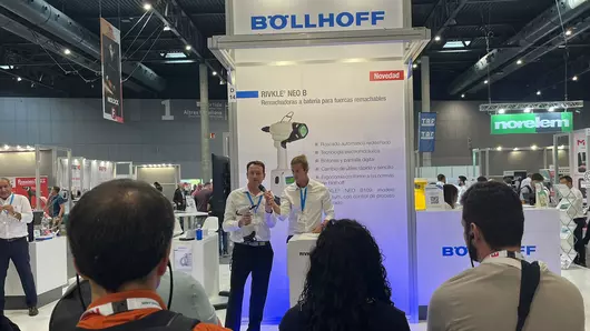 Remachadora a batería RIVKLE® Neo B109 en los Innovation Tours de AMB25