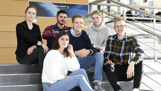 A group of Böllhoff apprentices sitting on steps