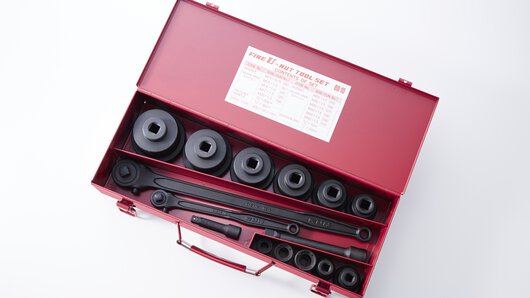 Image of the tool set for installing the FINE U-NUT®