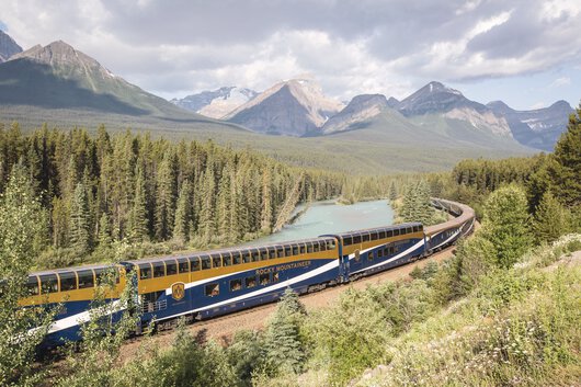 The Rocky Mountaineer travels through Canada. (©Rocky Mountaineer)