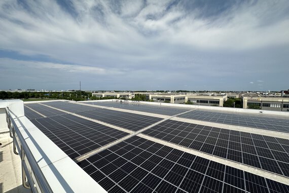 O sistema fotovoltaico no telhado do novo complexo de edifícios Böllhoff Fase V em Wuxi, China