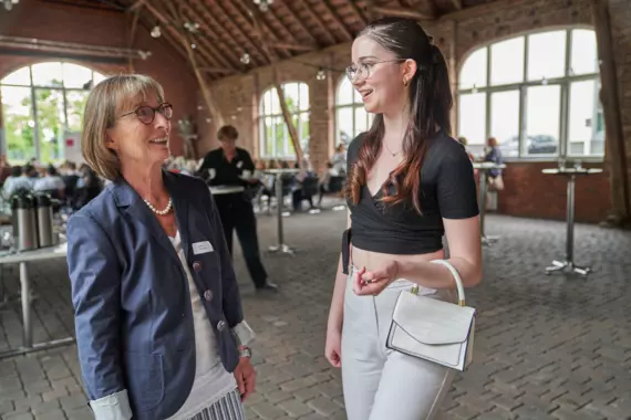 Pupil in conversation with a godmother
