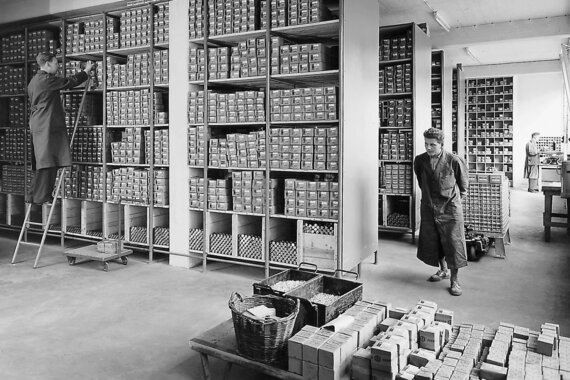 Einblick in das Lager der Böllhoff Gruppe in den 1950er-Jahren in Bielefeld